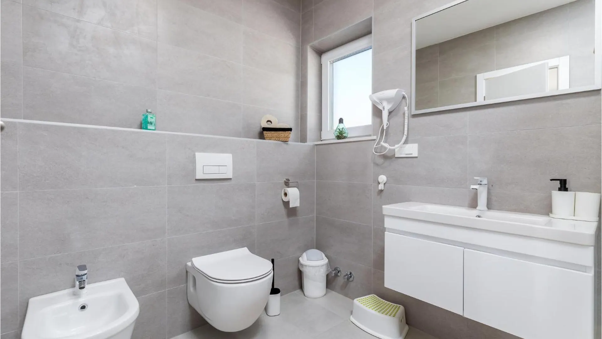 4 Bedroom Beautiful Home In Jursici Holiday home
