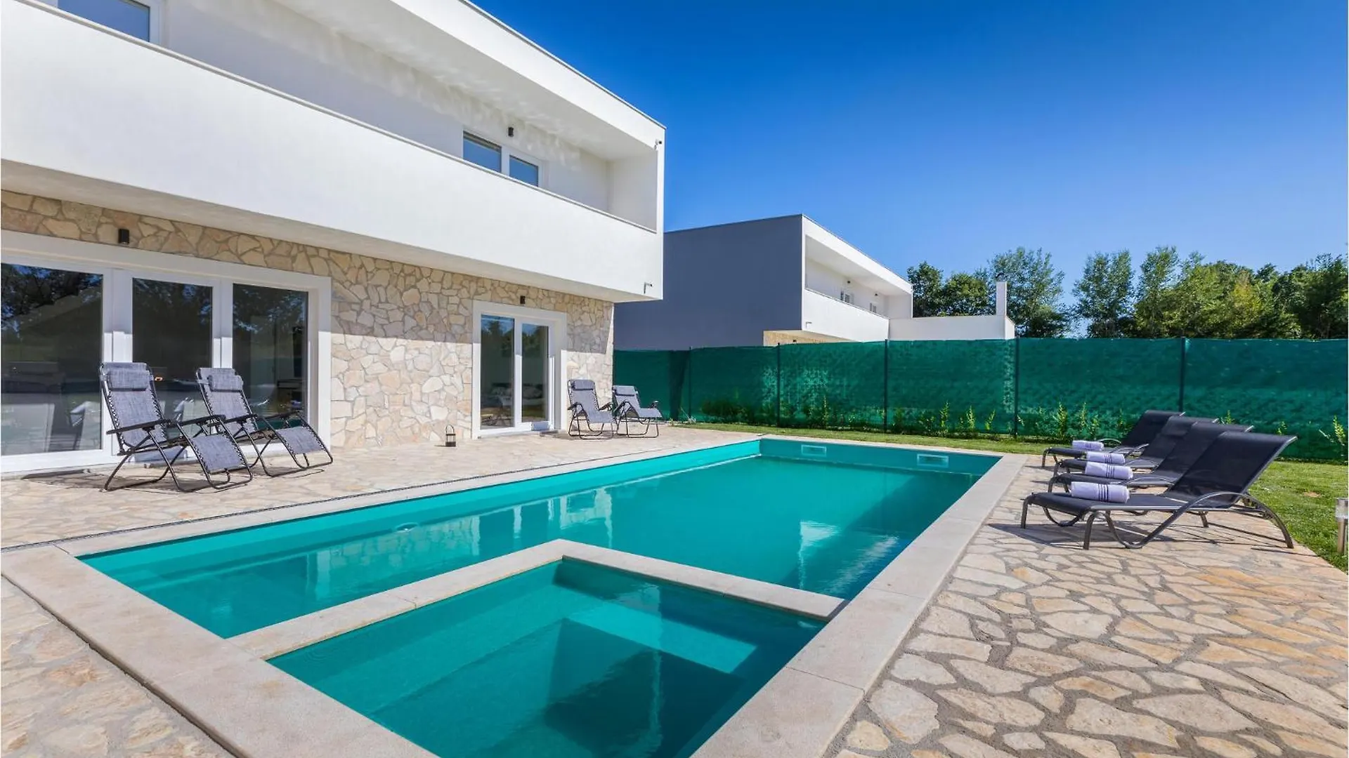 Holiday home 4 Bedroom Beautiful Home In Jursici
