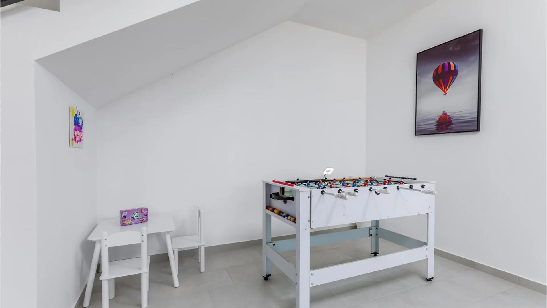 Holiday home 4 Bedroom Beautiful Home In Jursici