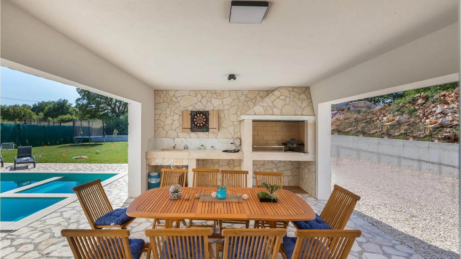 4 Bedroom Beautiful Home In Jursici Holiday home