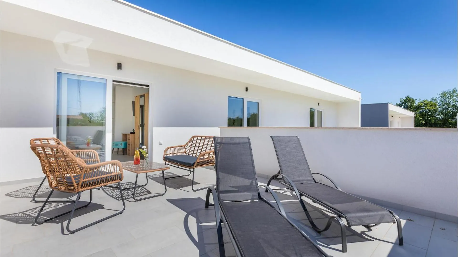 4 Bedroom Beautiful Home In Jursici