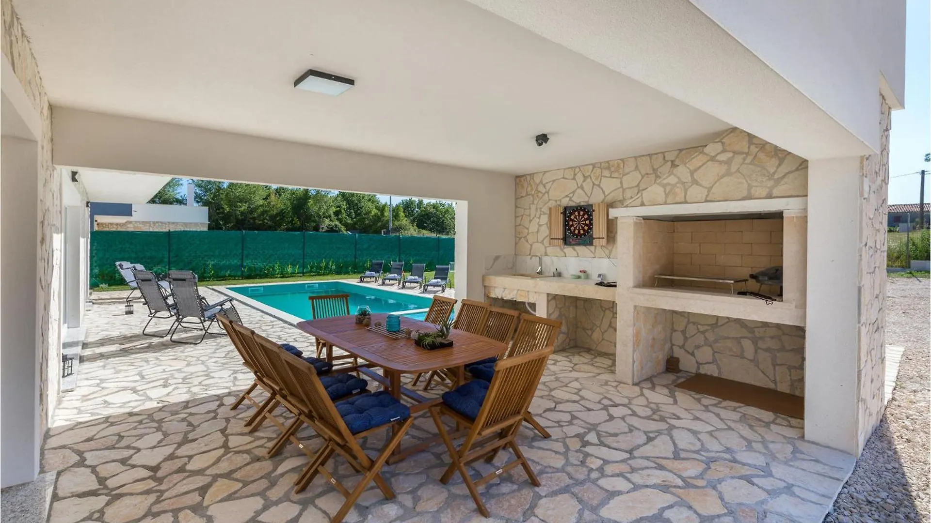 Holiday home 4 Bedroom Beautiful Home In Jursici